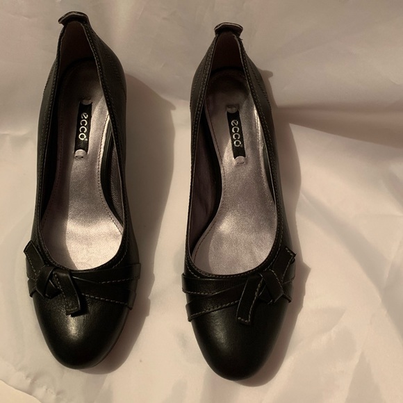 Ecco Shoes - Ecco low heel black sz 39 shoes